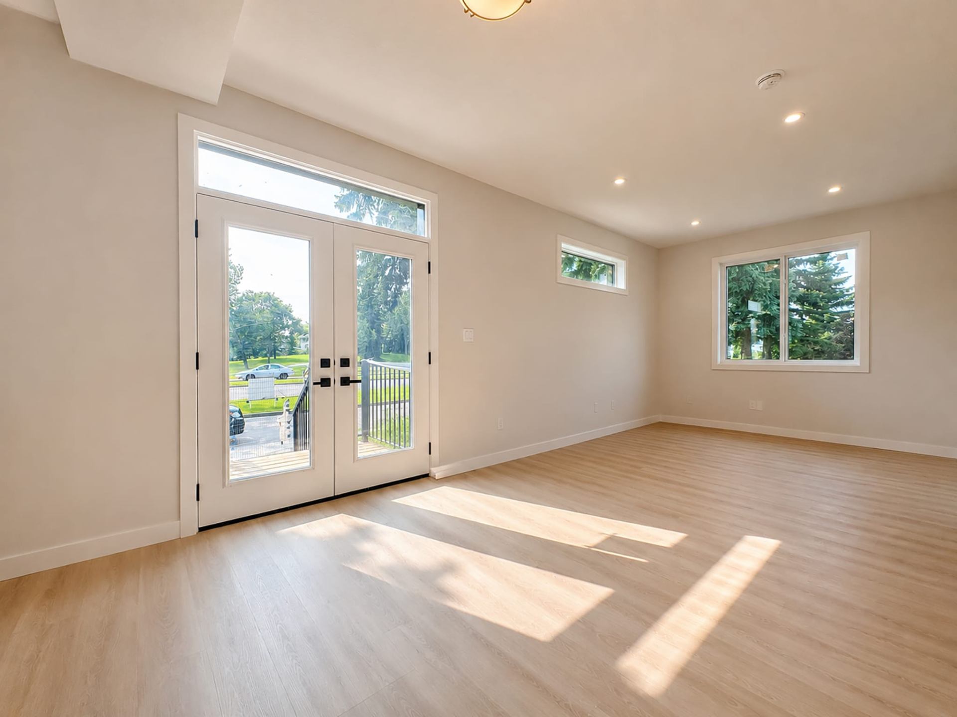 Stunning 3-Bedroom Suite with Private Deck - Unit 101 — photo 2 of 12