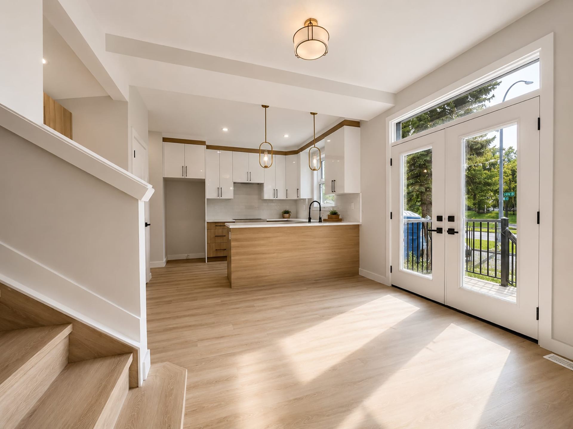 Stunning 3-Bedroom Suite with Private Deck - Unit 101 — photo 4 of 12