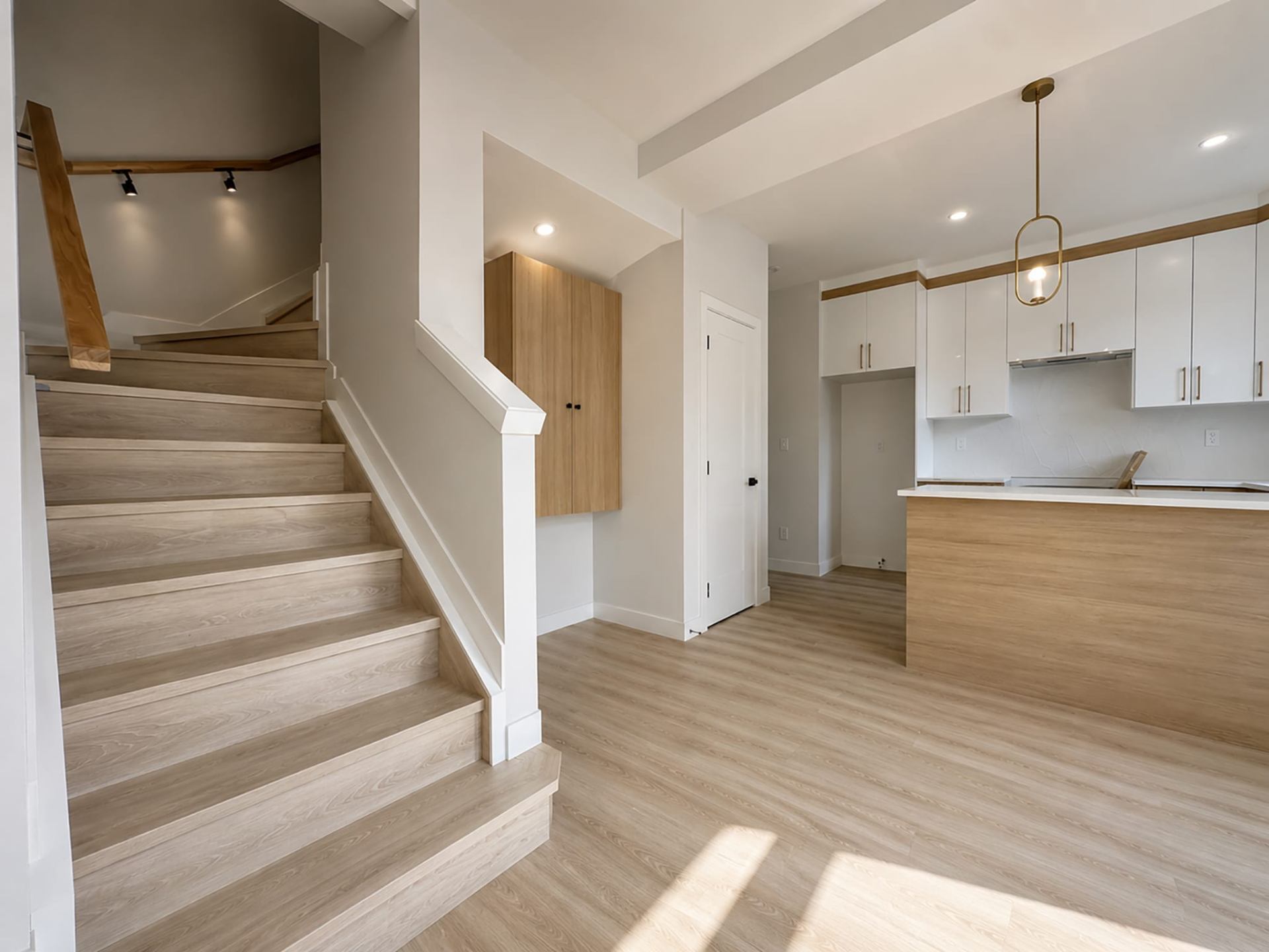 Stunning 3-Bedroom Suite with Private Deck - Unit 101 — photo 7 of 12