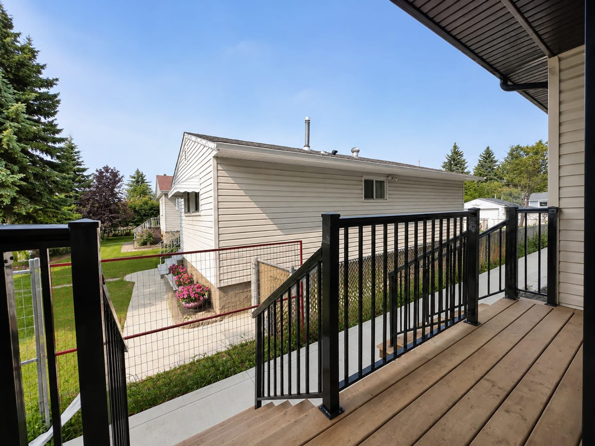 Stunning 3-Bedroom Suite with Private Deck - Unit 101 — photo 12 of 12