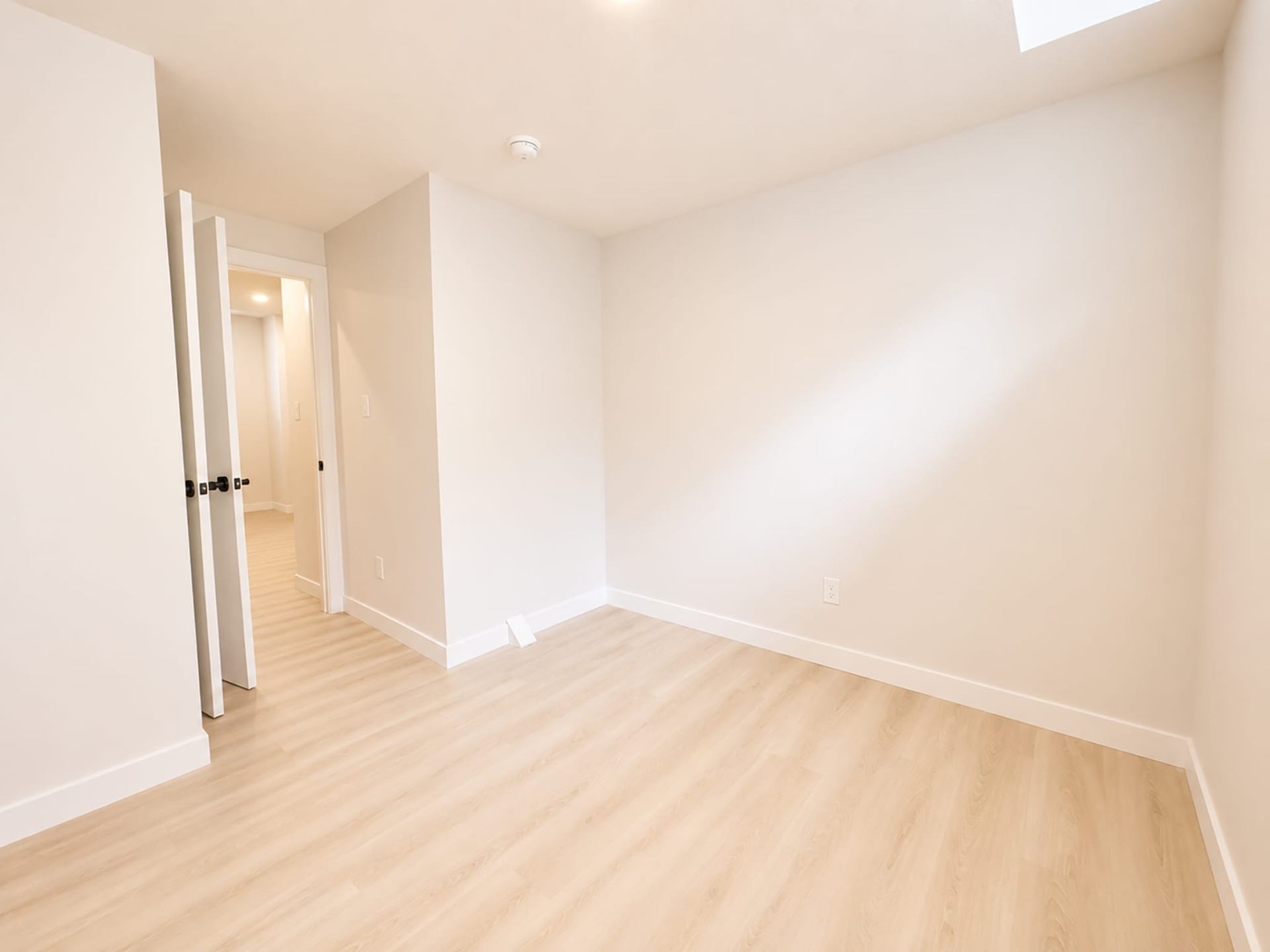 Stunning 3-Bedroom Suite with Private Deck - Unit 104 — photo 14 of 15