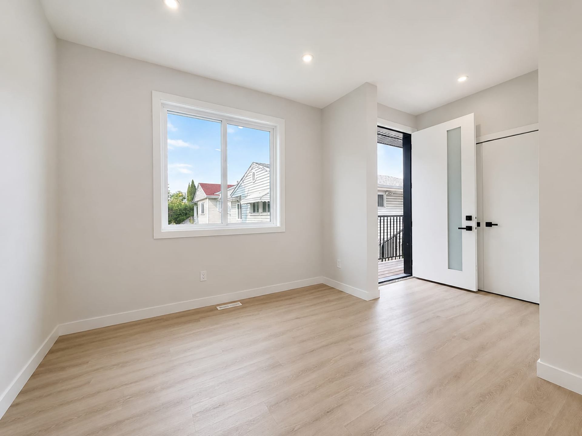 Stunning 3-Bedroom Suite with Private Deck - Unit 101 — photo 3 of 12