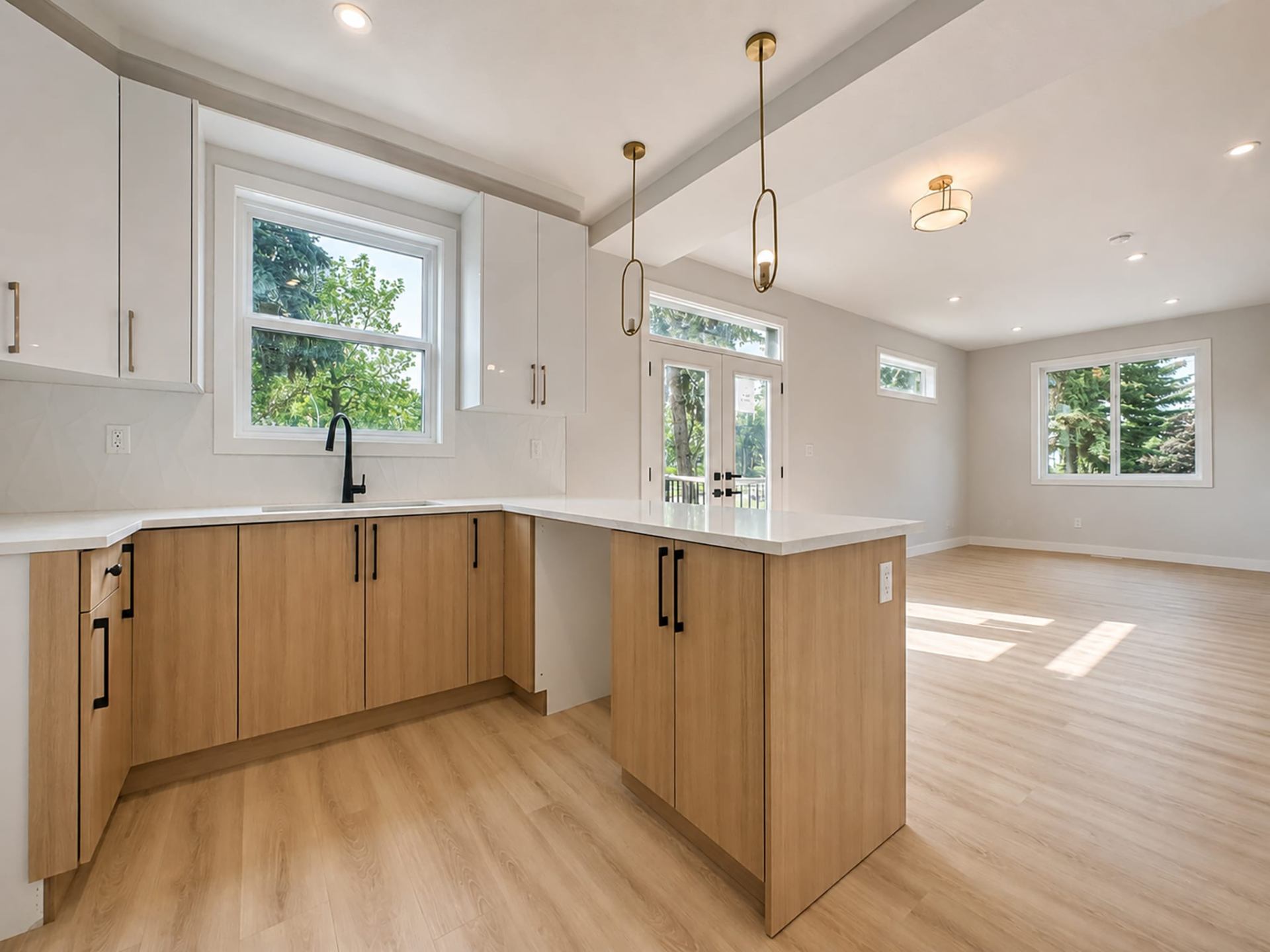 Stunning 3-Bedroom Suite with Private Deck - Unit 101 — photo 8 of 12